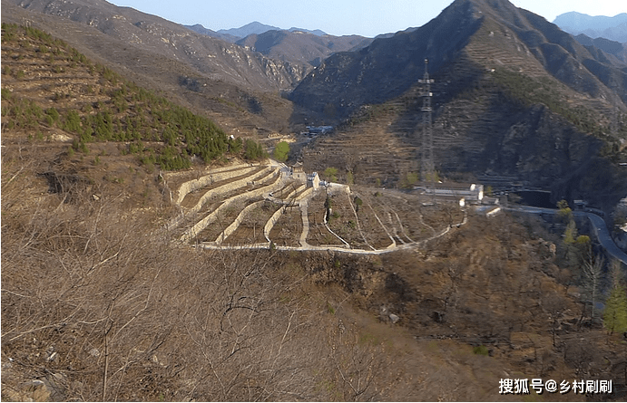 间隔一年,她再次分娩,这次生了个带把的,取名周大山.