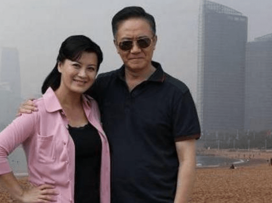 她是国家一级演员,亲弟弟是李幼斌,演的戏大家都看过,却无人识_李野萍