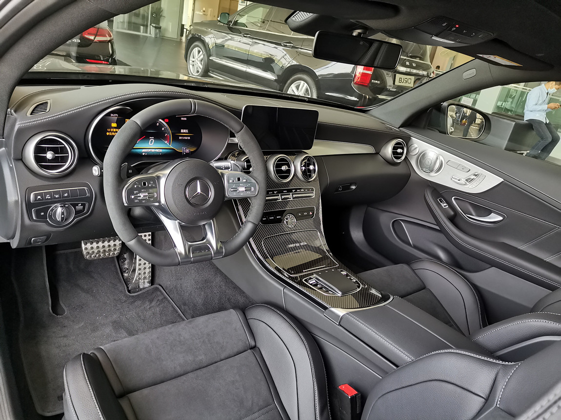 1/ 12 车辆型号:c63 amg ,颜色内饰:哑光灰/黑内, 引擎参数:4.