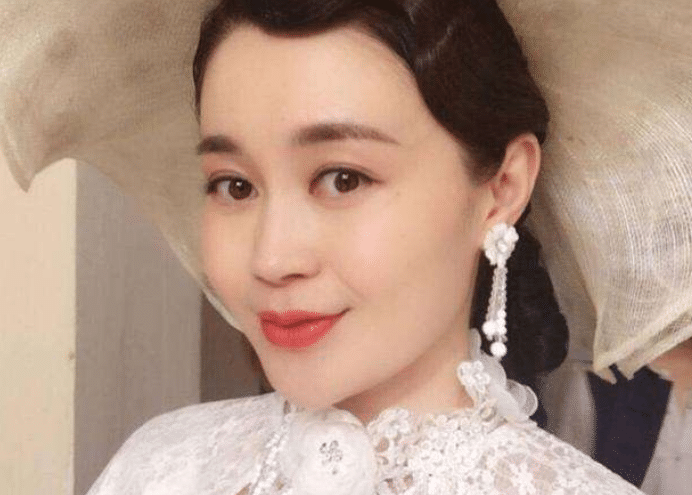 她跟随赵本山16年,被捧得红到发紫,如今37岁仍单身似少女_手机搜狐网