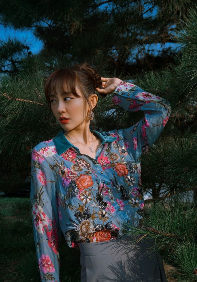 孙耀琦就很厉害了把花衬衫穿出了高级感搭配技巧值得借鉴