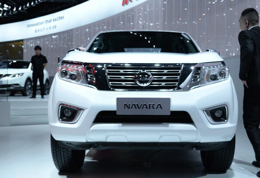 首先来看一下外观,这台柴油版的日产纳瓦拉车型,整车的外观采用了目前