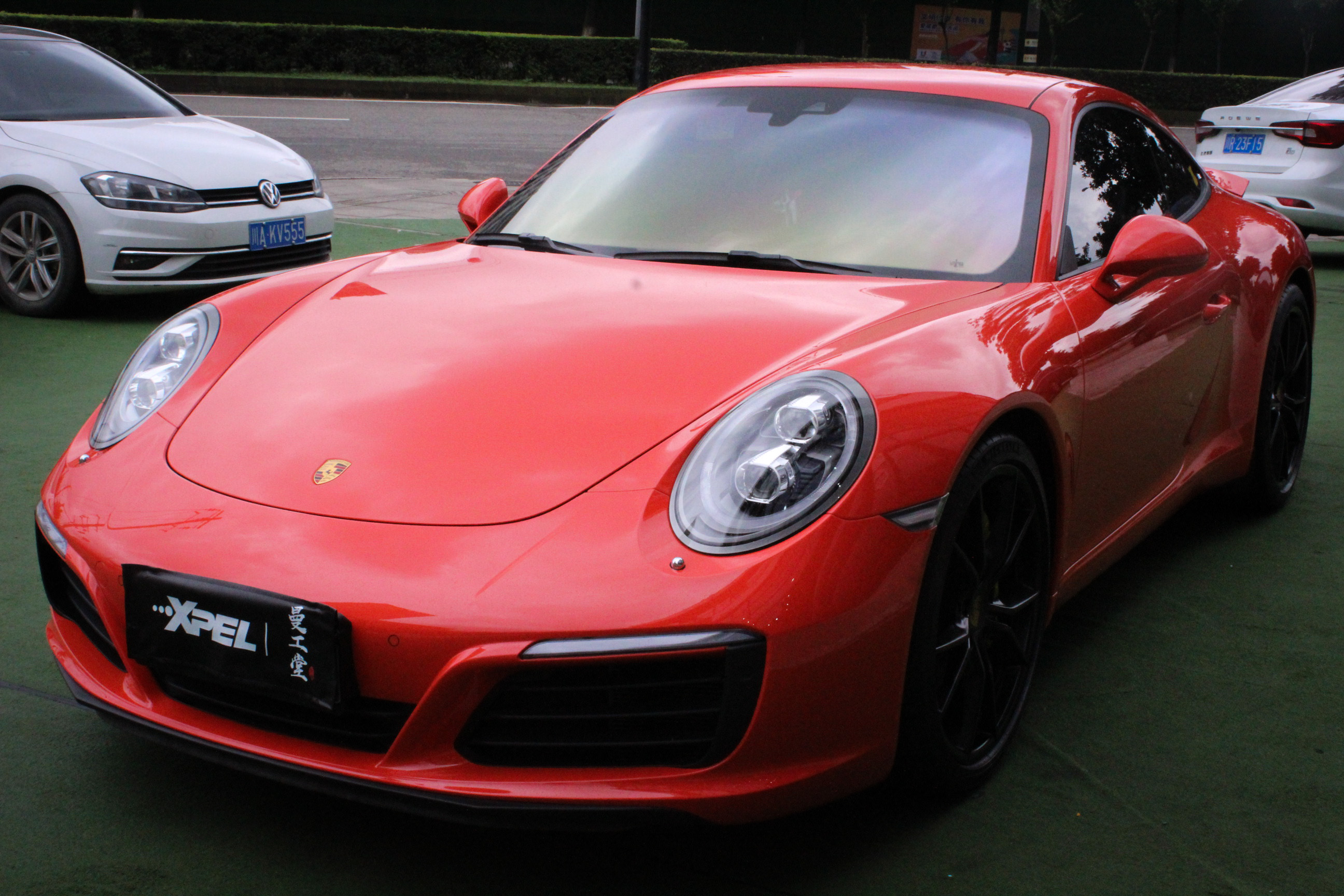 熔岩橙红保时捷911,成都xpel隐形车衣曼工堂贴膜