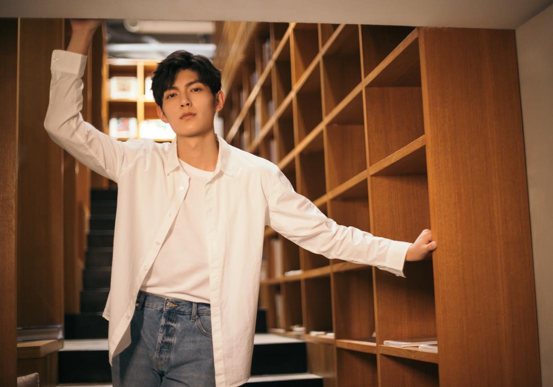 小哥携手李进步谈情说案黄俊捷庄达菲主演春家小姐是讼师