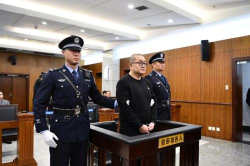 刀文兵:从杀人犯的审判者,变成杀人行动的执行者_马加