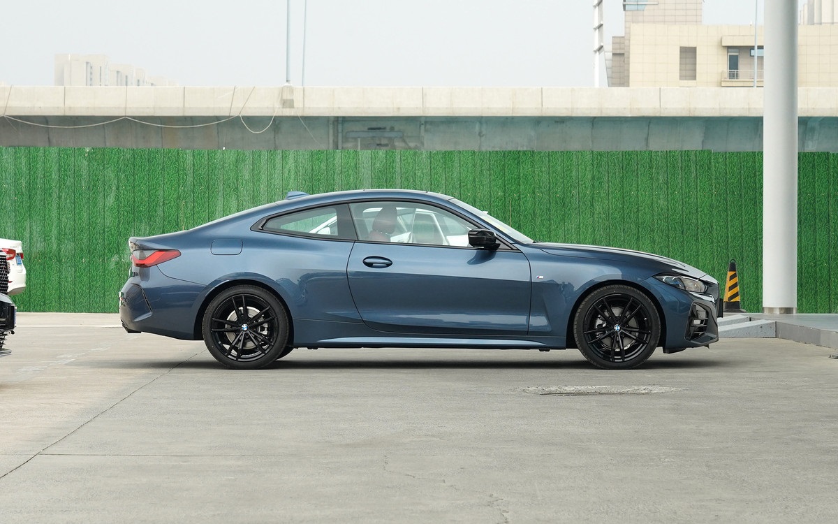 "大鼻孔"击中年轻人的灵魂,30多万的新宝马4系实在太香了