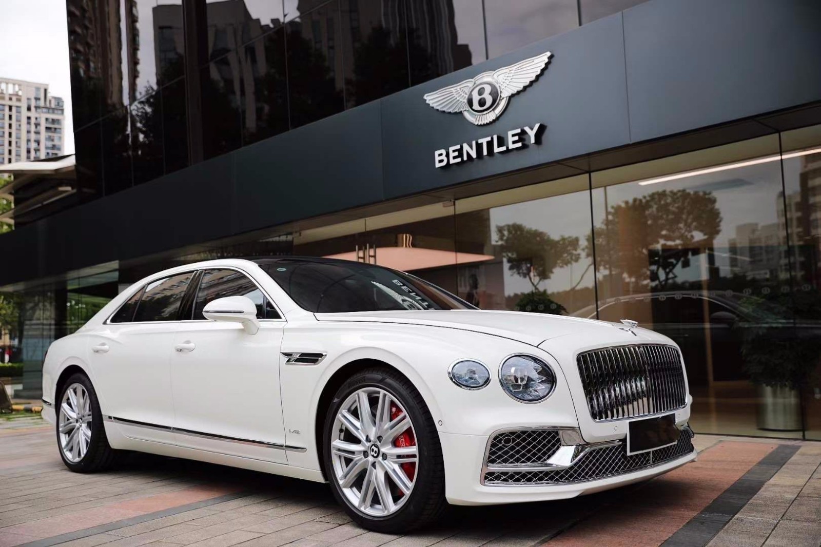 20新款宾利飞驰6.0t配置报价 顶级驾车惠