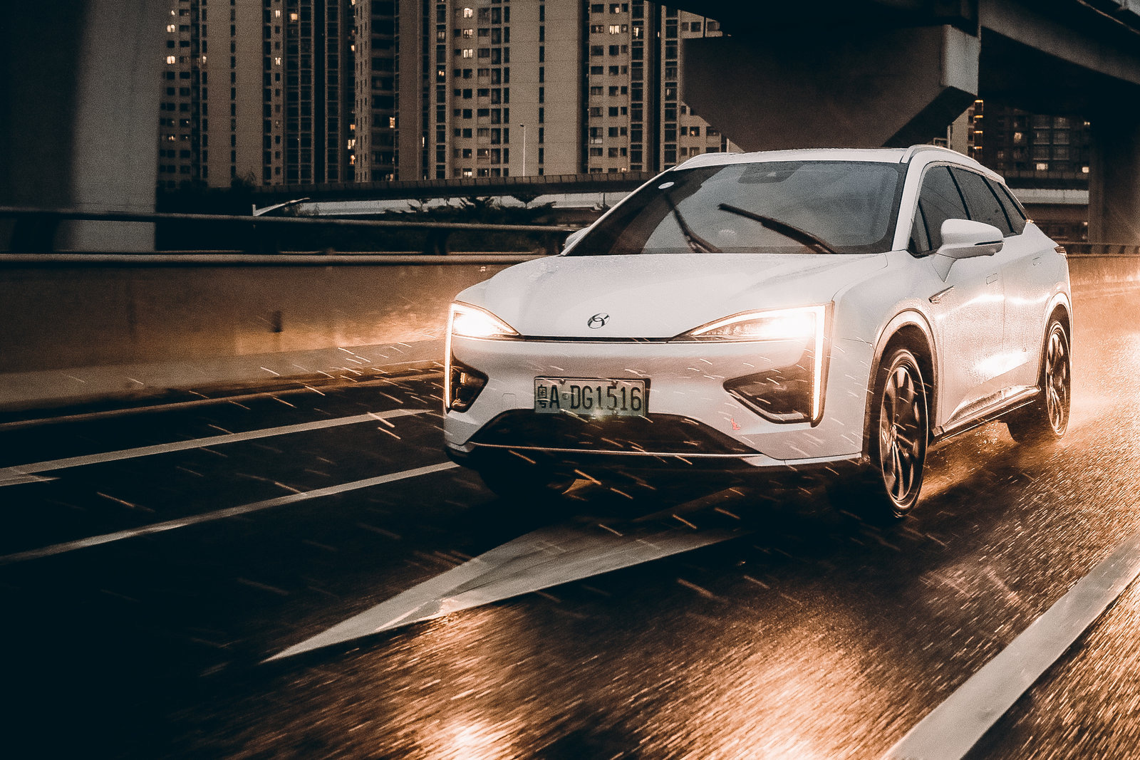 科技解锁多样玩法试驾全能选手广汽蔚来007