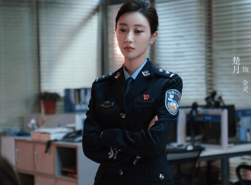 然后再来看张耀和楚月的同框照,两人也是满满的cp感呢,这剧照感觉让人