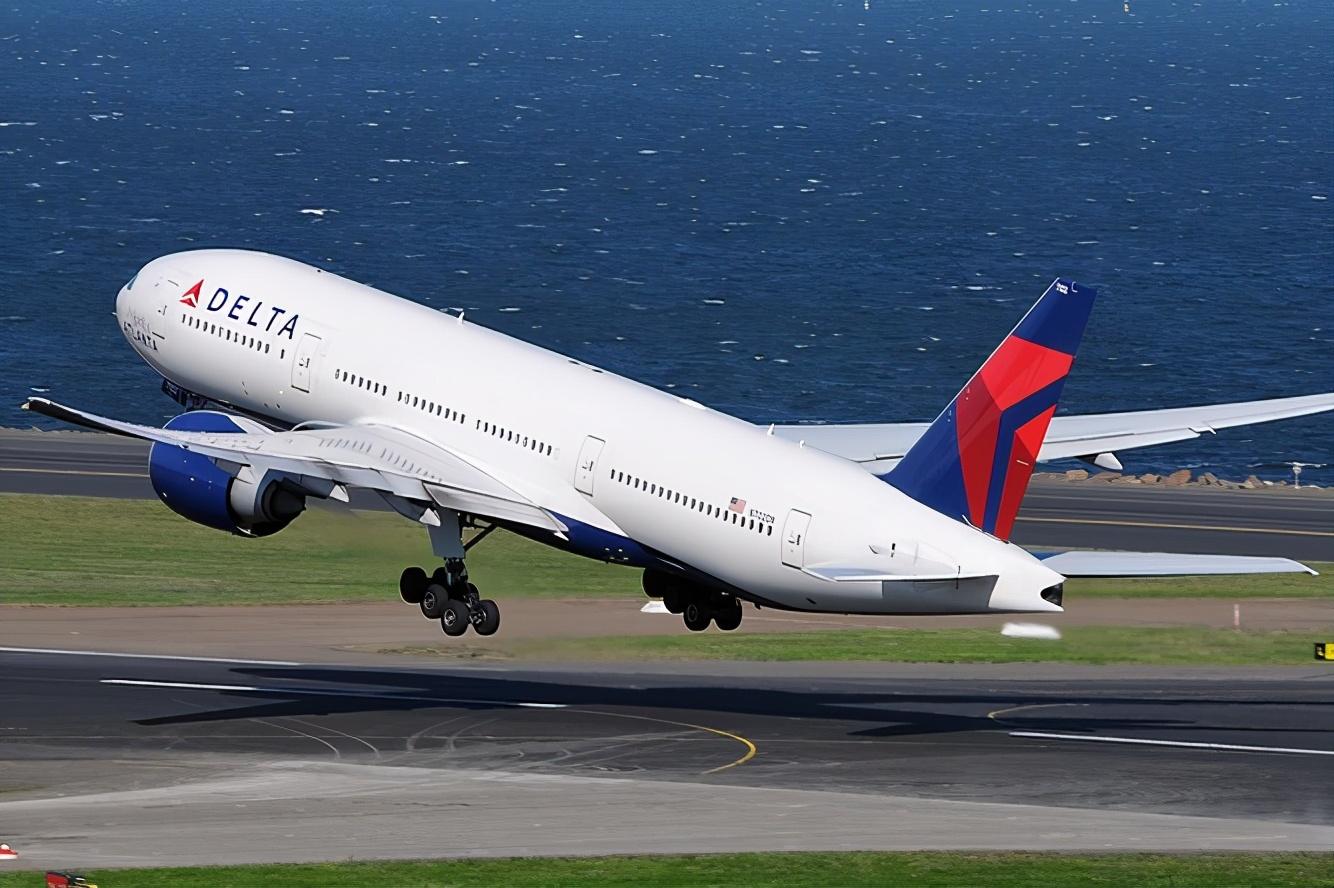 达美航空是第一家接收b777-200lr的美国航空公司,在2008年完成了这一