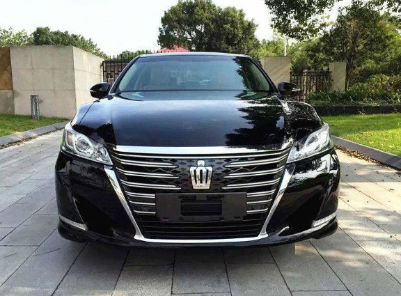 丰田皇冠最便宜中大型豪华车,销售:没办法了吗?