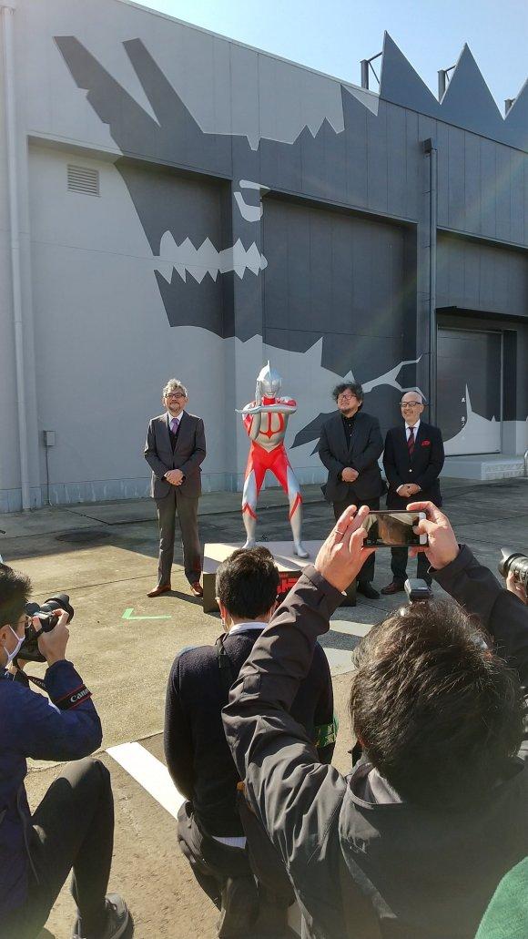 原创电影新奥特曼初代奥特曼光线发射姿态披露粉丝表示不太习惯