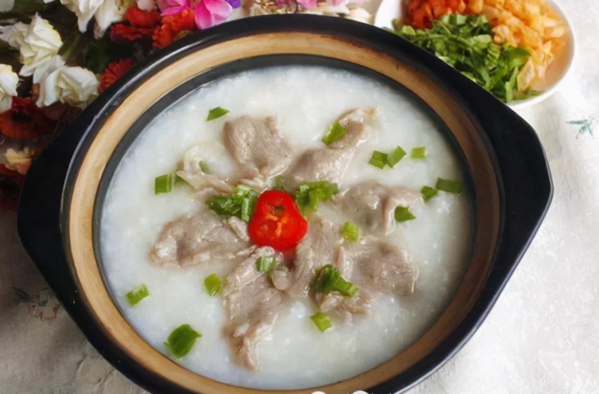 山药枸杞粥功效:益肺止咳,山药含有皂甙,黏液质成分,可以滋润呼吸系统