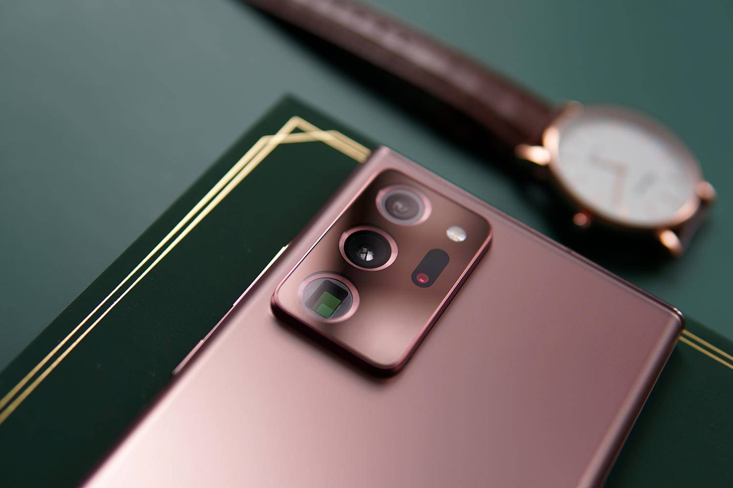 发布仅三个月,三星顶尖旗舰机跳水2600元,网友:首发用户已哭晕