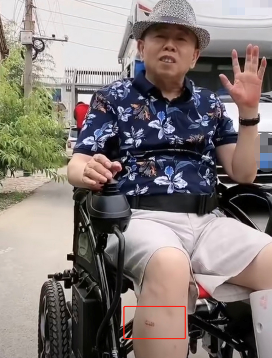 63岁潘长江惹心酸全身卖力开酒瓶仍失败带伤坚持拍戏露疲态