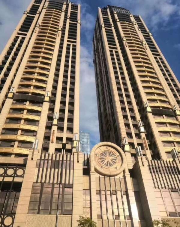 6%a,b2幢前后各有阳台物业:世华物业 物业费住家8/㎡元,办公楼12/㎡元