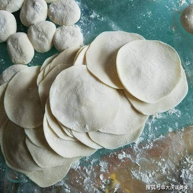 原創包餃子和麵用熱水好還是用冷水好都錯了皮兒厚難吃還粘鍋