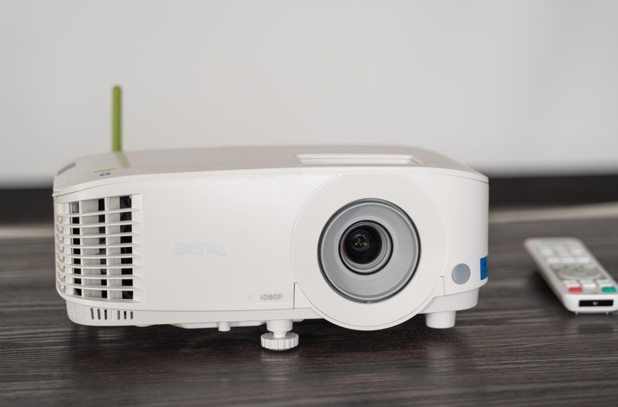 高效会议演示专家明基e580智能办公投影仪