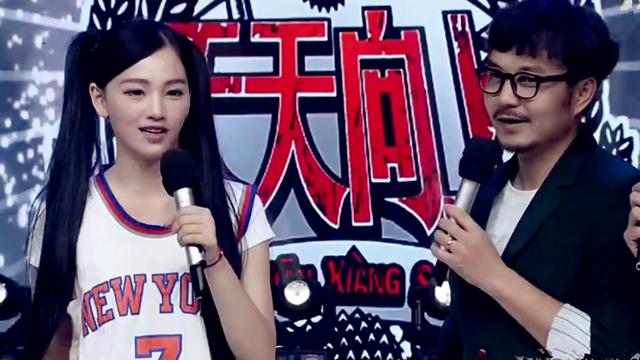 同年8月份,顶着"武大樱花女神"的黄灿灿登上国民综艺《天天向上》的