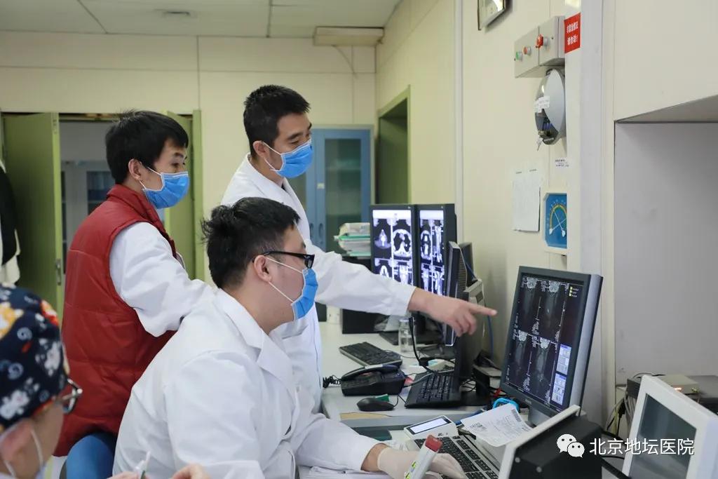 放射科医生都干啥?你们说的"拍片儿的"医生其实是这样的