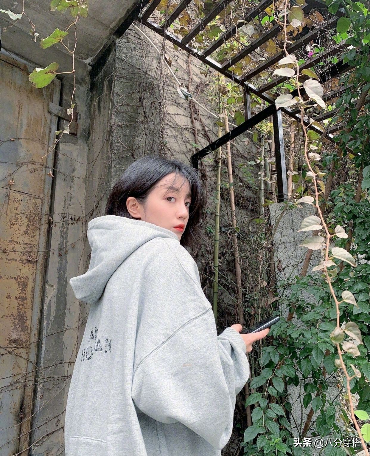 李溪芮不愧是腿精米色上衣配牛仔裤清新甜美长腿让人自卑