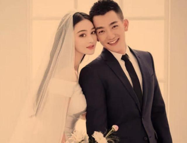 张馨予频上热搜,发文点名八组,直接正面怼的样子太刚了_何捷