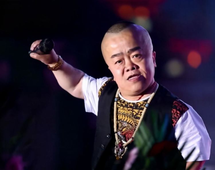 "土行孙"余华东,老家第一个万元户,当红时娶娇妻,今生活艰难