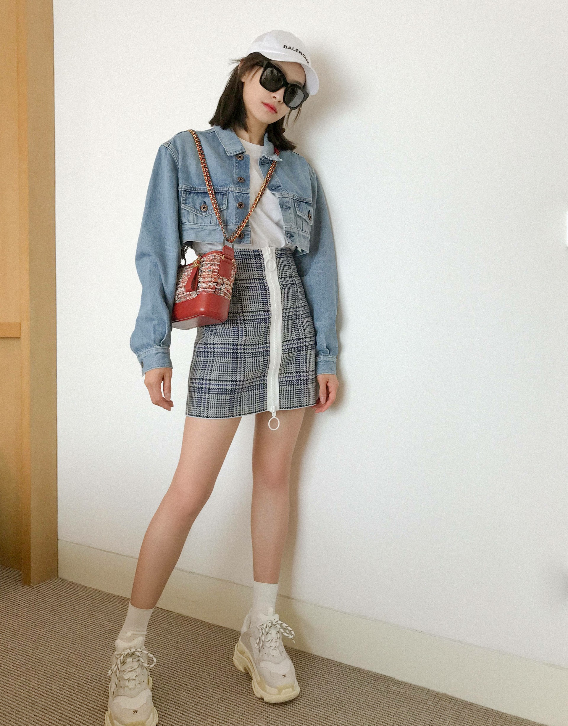 宋茜一身嫩绿色香奈儿配马丁靴甜美青春她可甜可盐的穿搭真时髦