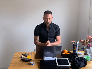 波场链是一个瑞典人安德鲁k 发的智能合同是将系统代码写在块链上,不