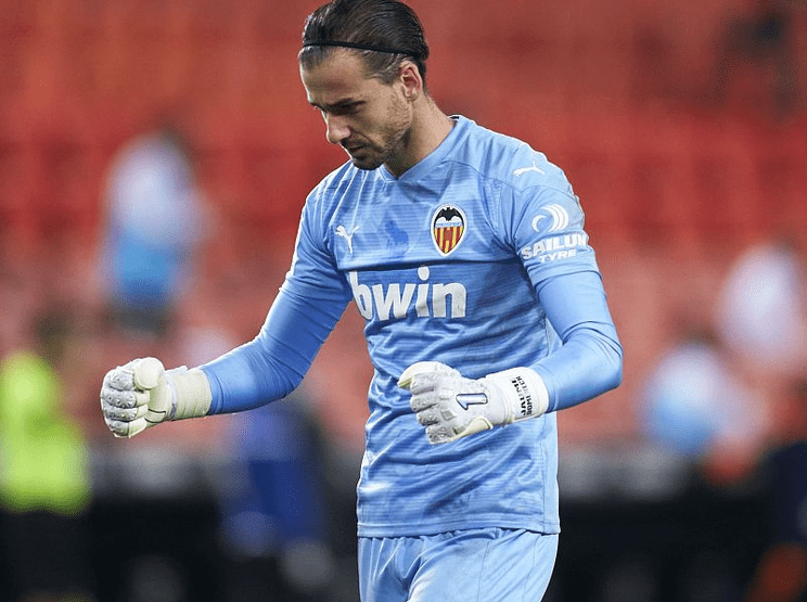 索莱尔帽子戏法,本泽马破门,皇马1-4爆冷不敌瓦伦西亚