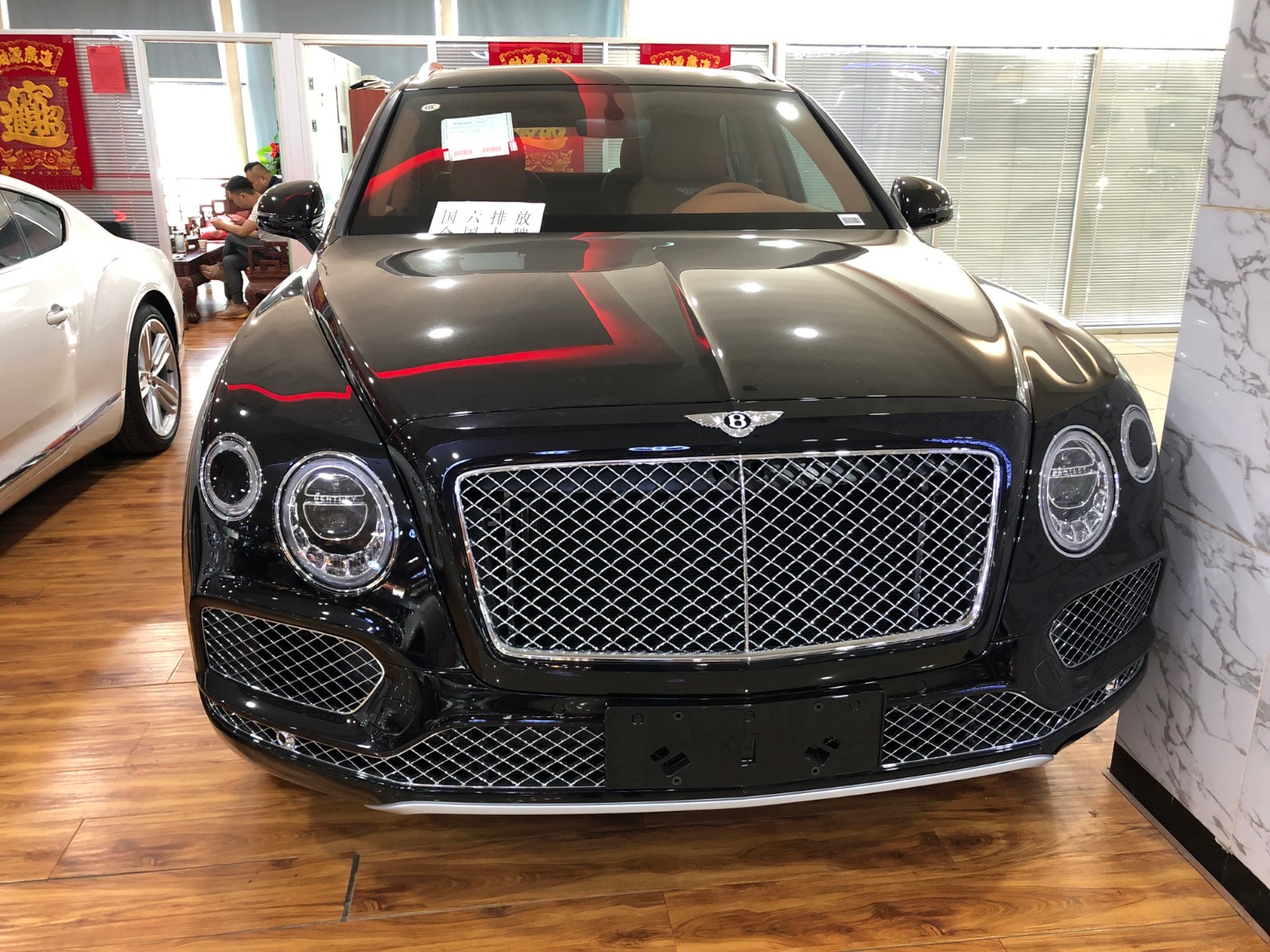 20新款宾利添越沉稳大气 动感十足手续随车_手机搜狐网