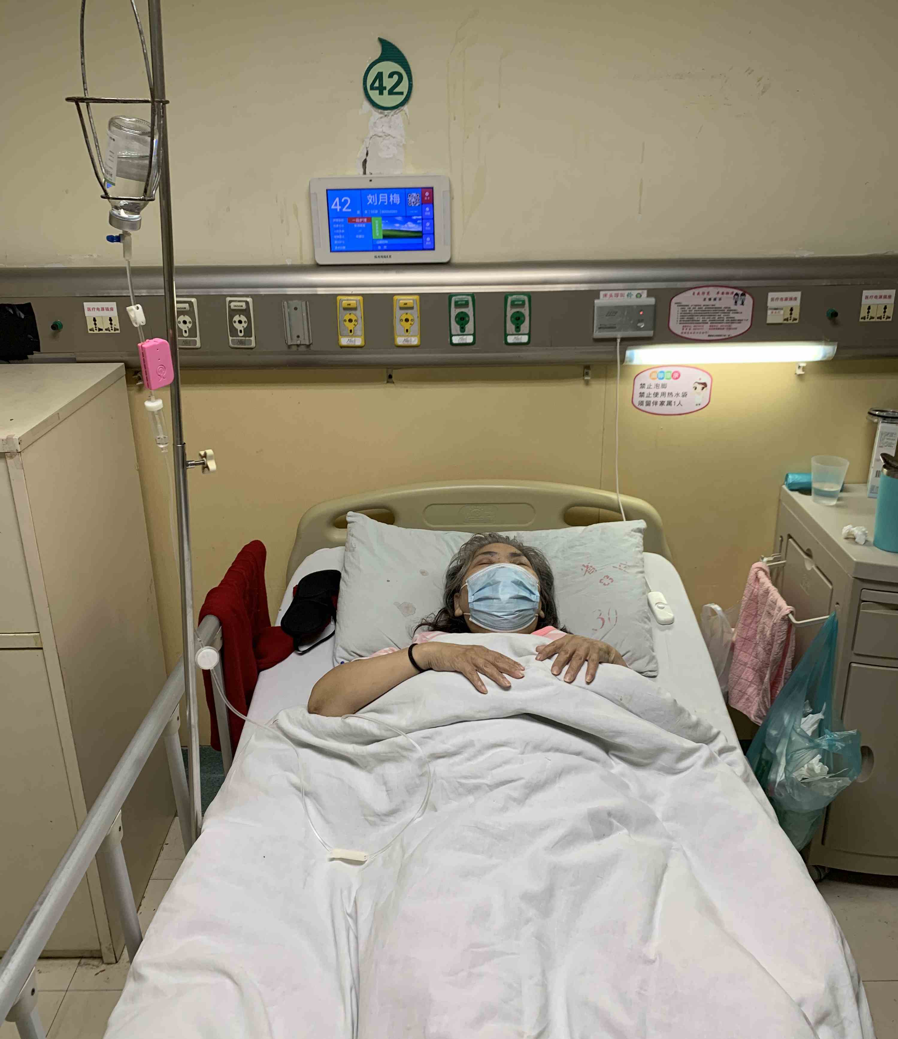 今年10月19日母亲因为发烧,头晕,贫血症状被送往福建省立医院南院救治
