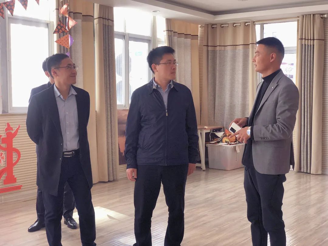 徐州市团市委副书记韩锋,邳州团市委书记李双一行莅临领鹿教育集团