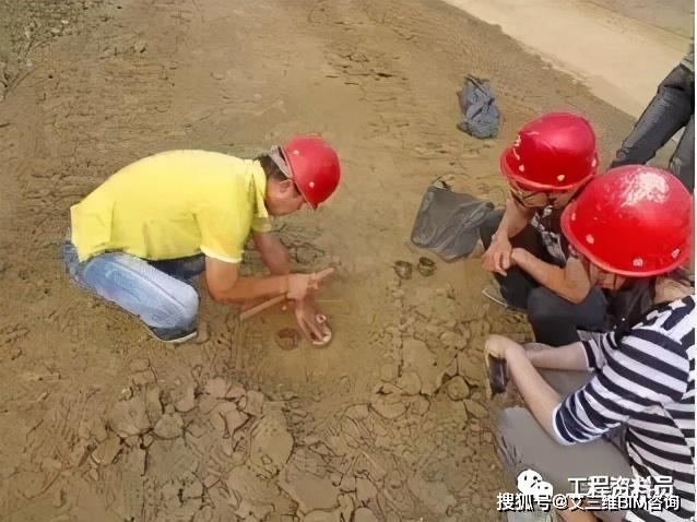 1点路面厚度及压实度检测(钻芯法)1)沥青路面压实度检测方法有两种:钻
