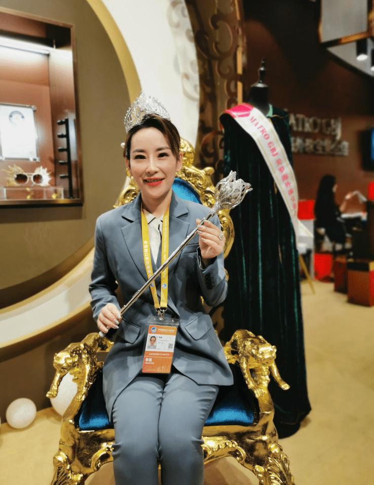 专业珠宝直播走进进博会获央视关注,裙子姐姐直播间销量突破千万