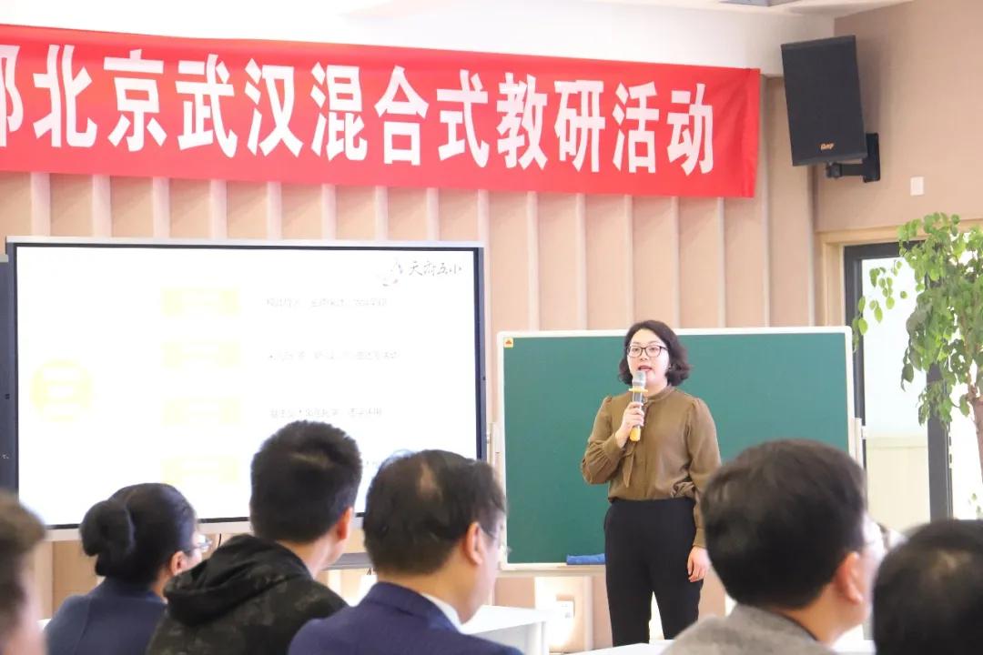 因此由天府五小英語教師陽成娟老師作為代表,展示課題