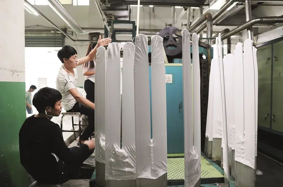 打工人逃离,土地价格上涨,义乌小商品制造的生存危机