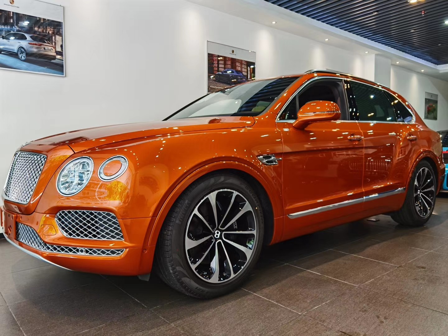 2020款宾利添越内饰奢华 优雅大气颜色可选_手机搜狐网