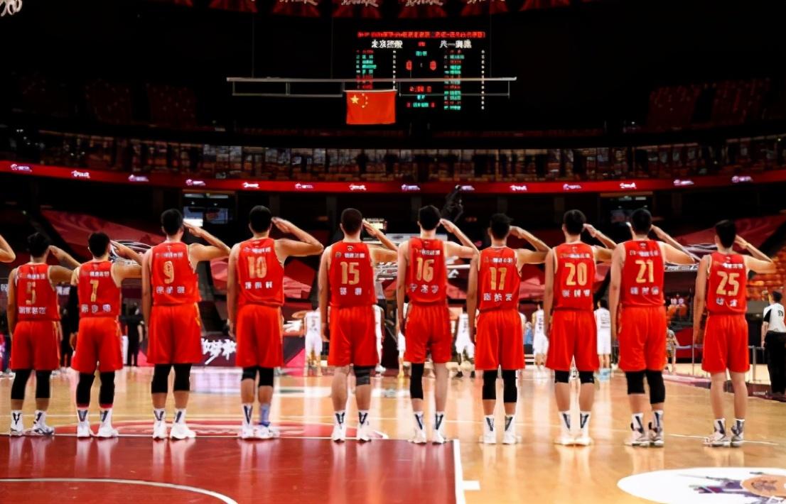 八一男篮这支球队大家对他们可能都感到很可惜,但是在赛场上的他们