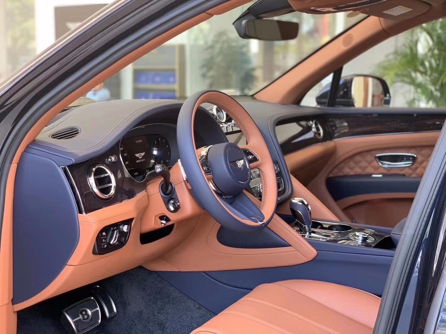 2020款宾利添越最新价格全地形越野新测试