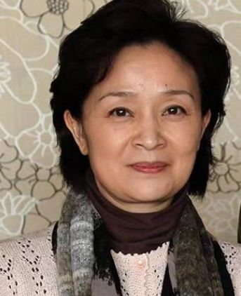 58歲大周出道至今低調無緋聞與妻子劉莉莉磨鍊演技很幸福