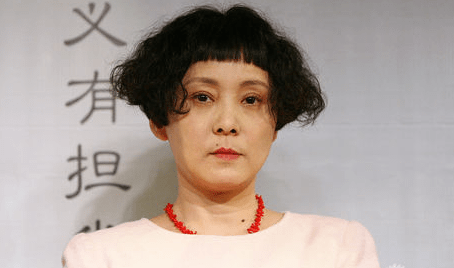 安雯17岁和评委老师相恋,婚后被宠成公主,多年后她含泪道出心酸