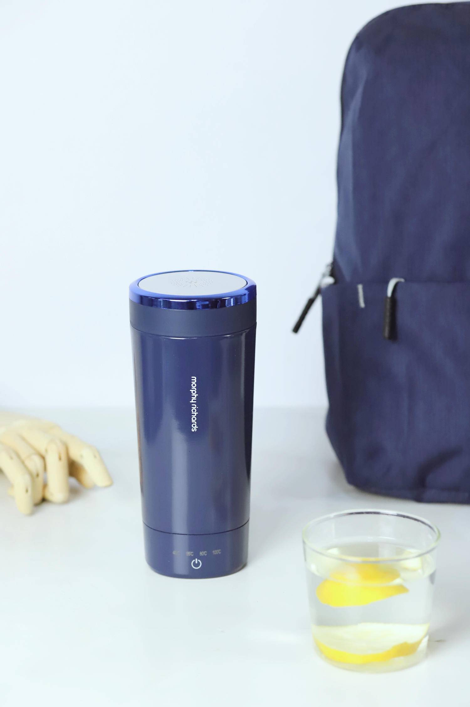 轻养生从多喝热水开始摩飞加热保温一体便携电热水杯暖心体验