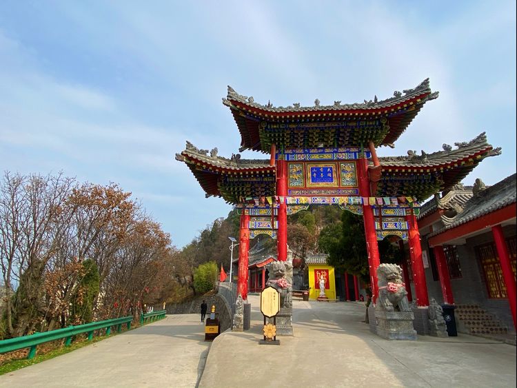 原创中国最早的佛教圣地陕西铜川大香山寺