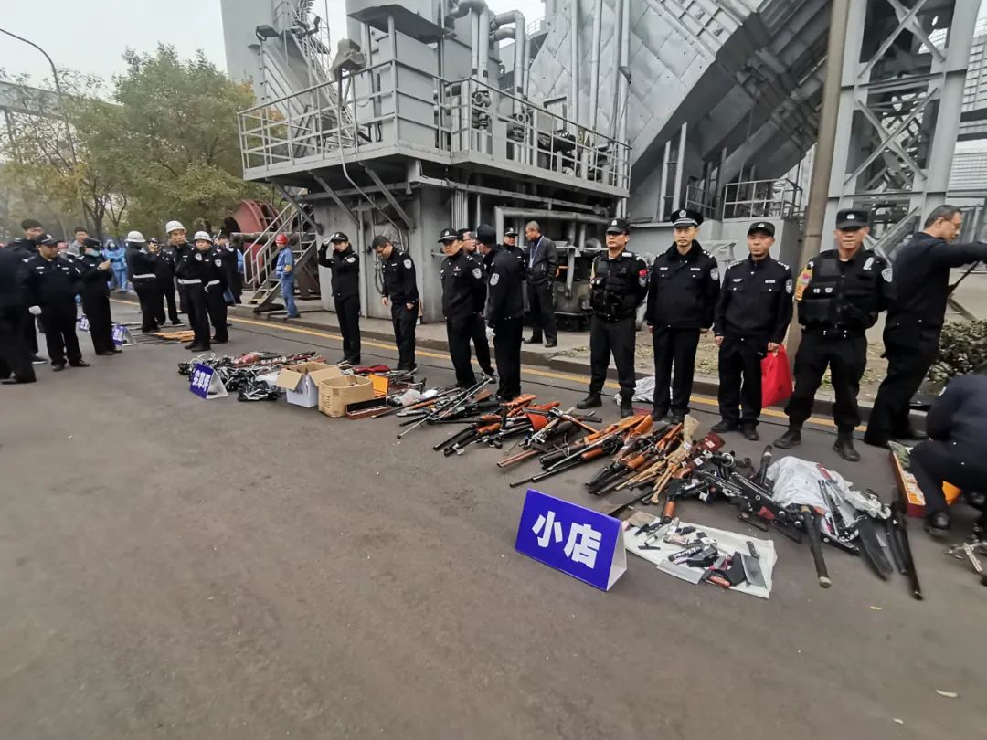 太原警方举行集中统一销毁非法枪爆物品活动!