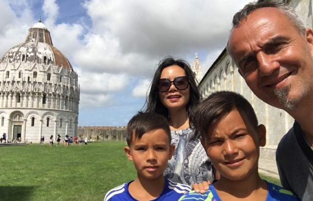 45岁龚琳娜晒儿子近况!喜欢手工和极限运动,戴自制手镯秀手艺_孩子