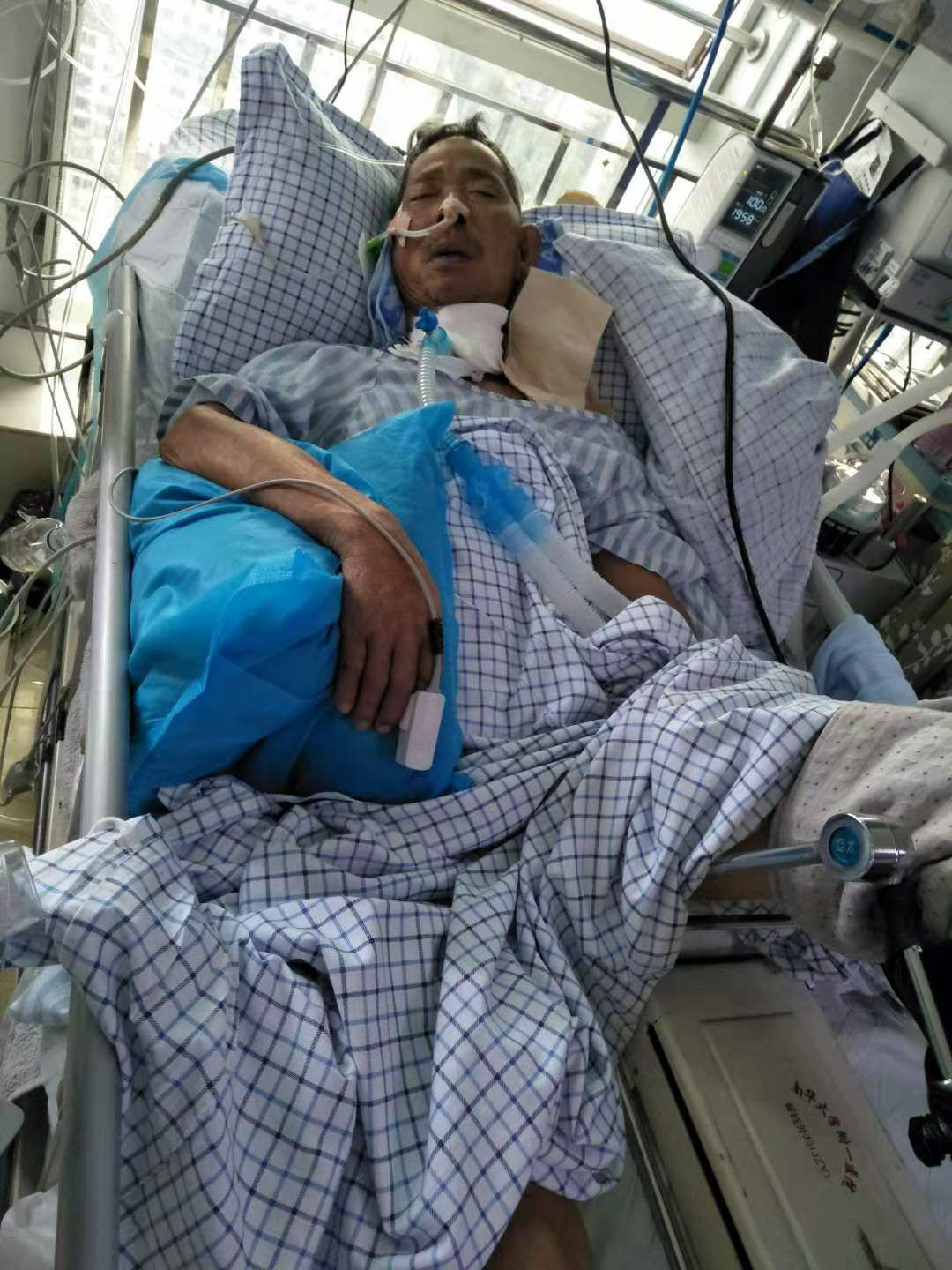 郴州父亲脊髓损伤瘫痪率高达80恳请大家给他一个站起来的机会