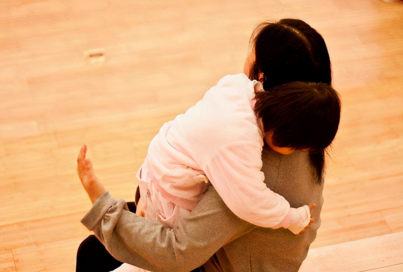 孩子越大越跟自己疏远多半是妈妈没有建立好亲子依恋关系