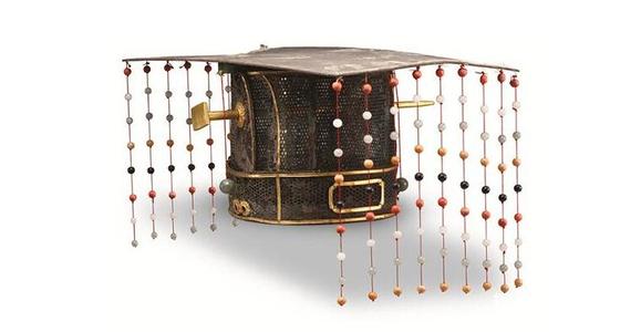 秦汉时期上层社会的人们穿的衣物长什么样