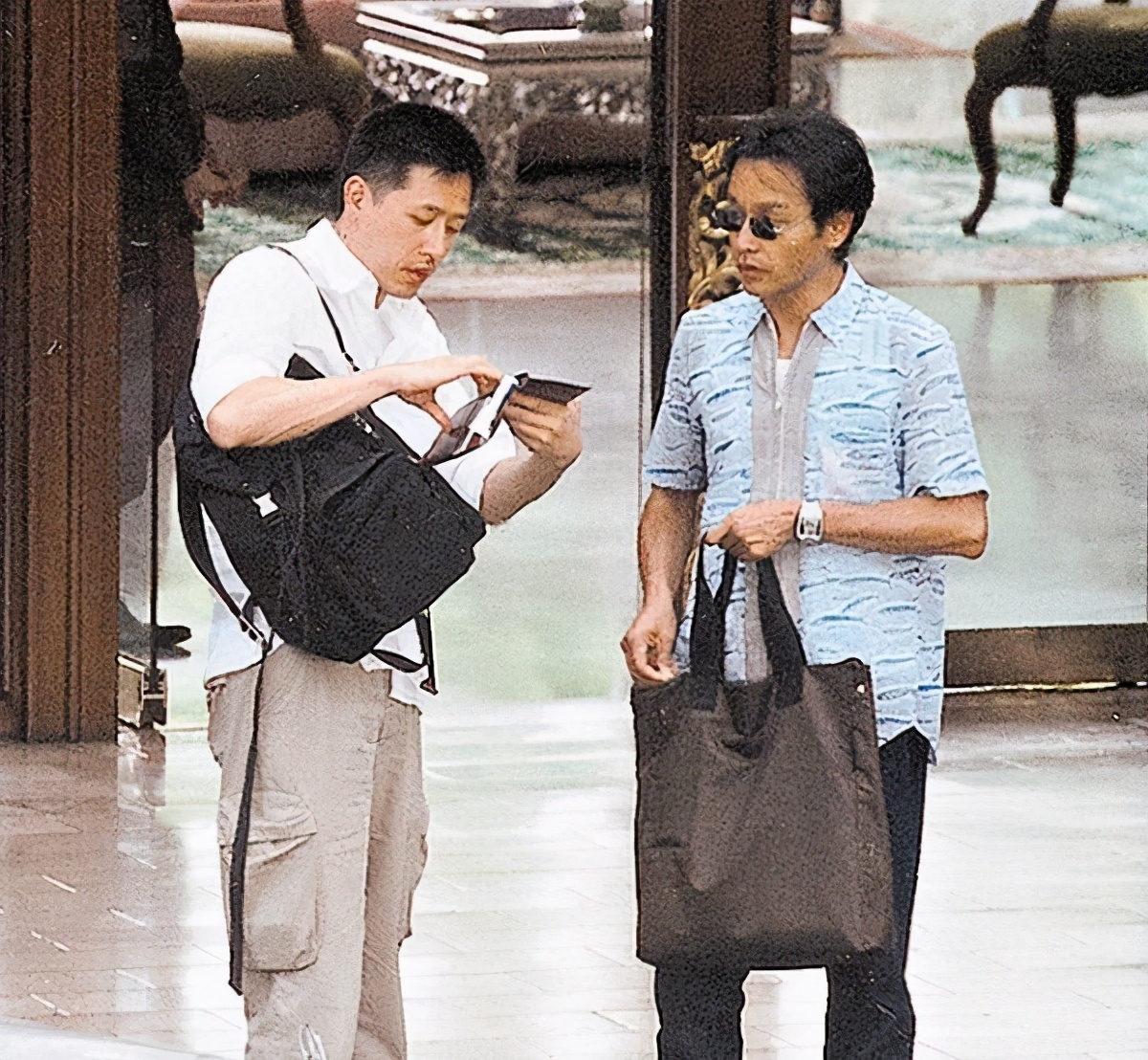 张国荣为朋友打抱不平,曾劝陈奕迅戒烟,哥哥好人缘真不少